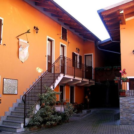 Caprie L'Antico Borgo Rooms Rental מראה חיצוני תמונה