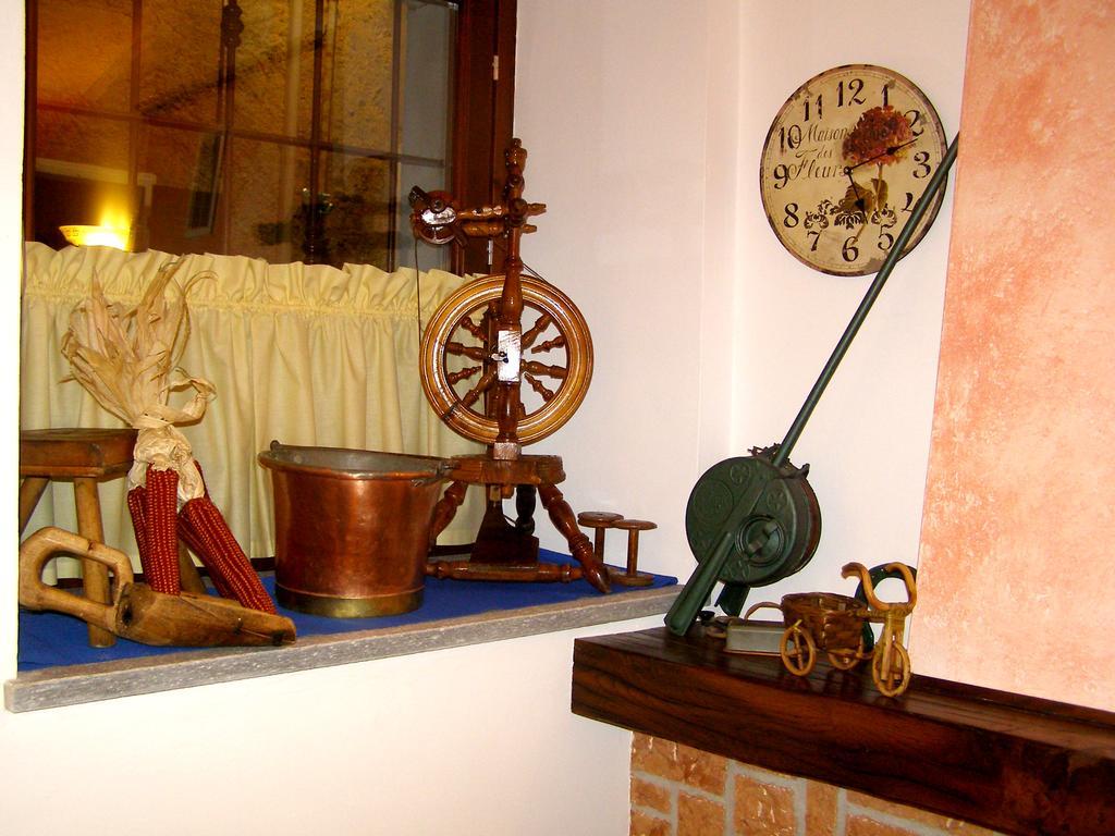 Caprie L'Antico Borgo Rooms Rental מראה חיצוני תמונה
