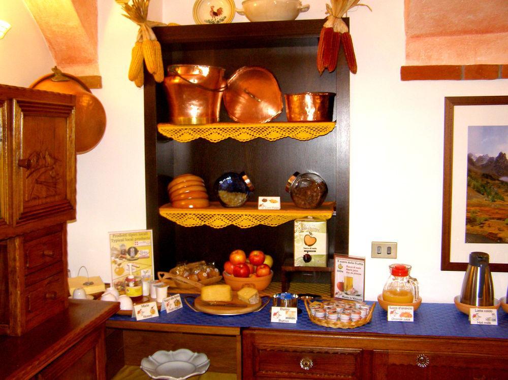 Caprie L'Antico Borgo Rooms Rental מראה חיצוני תמונה