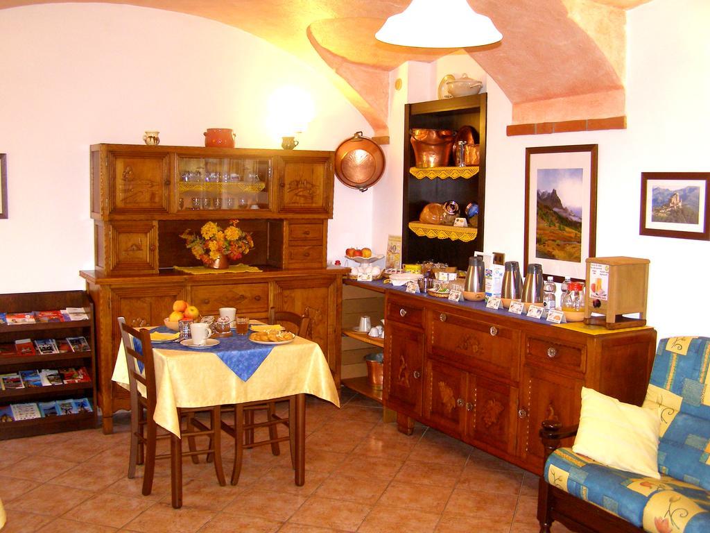 Caprie L'Antico Borgo Rooms Rental מראה חיצוני תמונה