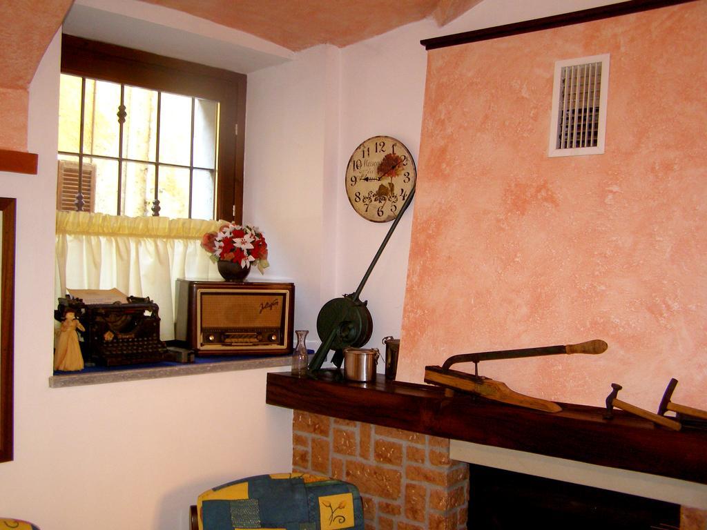 Caprie L'Antico Borgo Rooms Rental מראה חיצוני תמונה