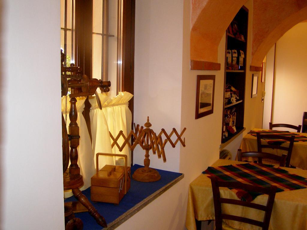 Caprie L'Antico Borgo Rooms Rental מראה חיצוני תמונה