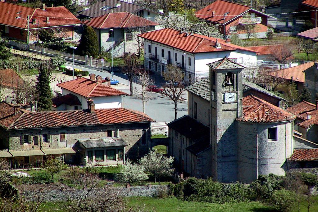 Caprie L'Antico Borgo Rooms Rental מראה חיצוני תמונה