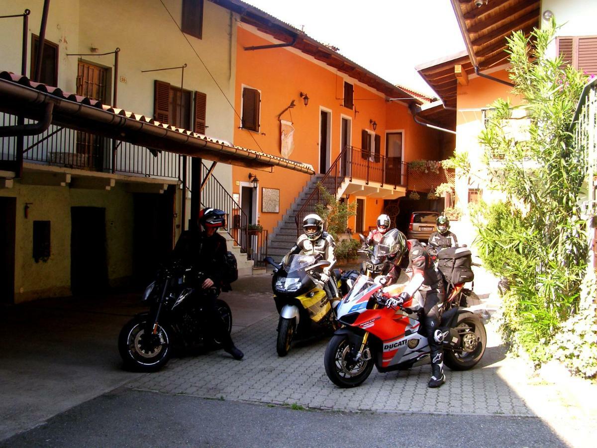 Caprie L'Antico Borgo Rooms Rental מראה חיצוני תמונה