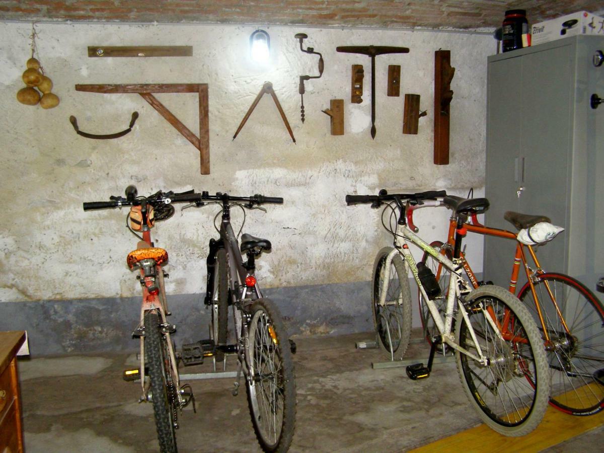 Caprie L'Antico Borgo Rooms Rental מראה חיצוני תמונה
